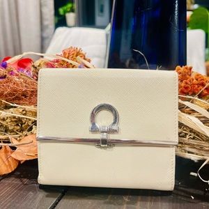 FERRAGAMO Gancini Wallet